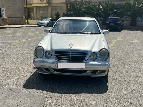 Mercedes E 220