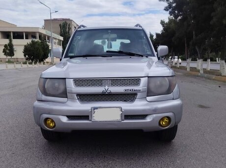 Mitsubishi Pajero io