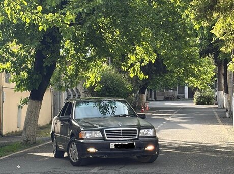 Mercedes C 240