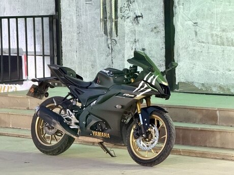 Yamaha R15