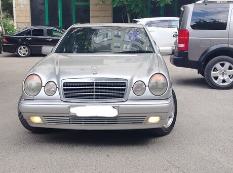 Mercedes E 230