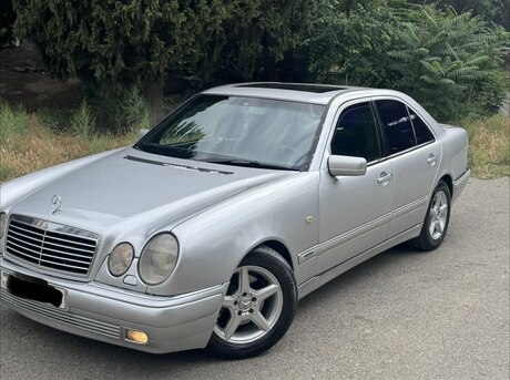 Mercedes E 240