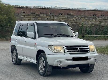 Mitsubishi Pajero io