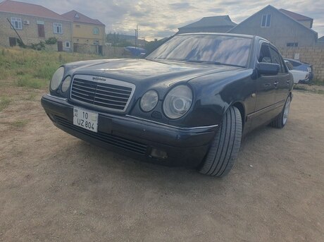 Mercedes E 240
