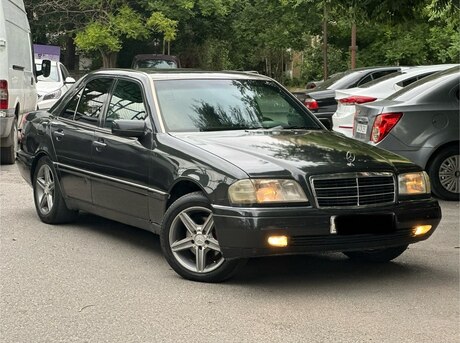 Mercedes C 200