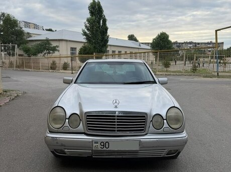 Mercedes E 240