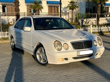 Mercedes E 240
