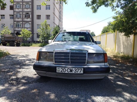 Mercedes 200 E