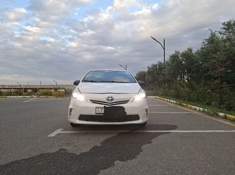 Toyota Prius V