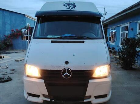 Mercedes Sprinter 413