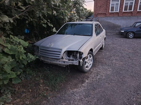 Mercedes C 230