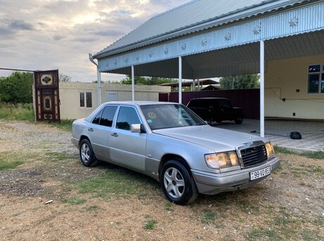 Mercedes 220 E