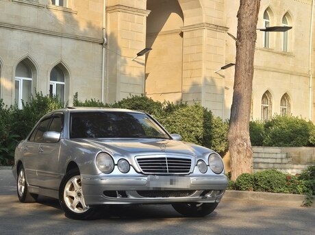 Mercedes E 220