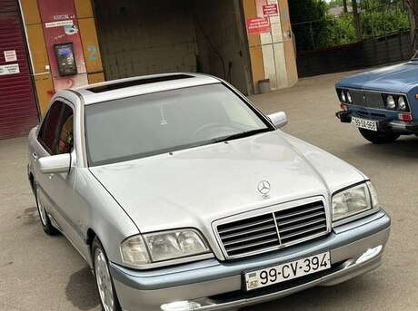 Mercedes C 200