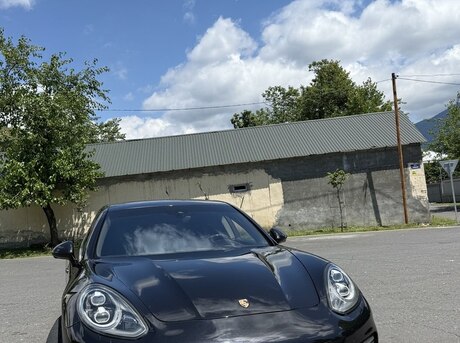 Porsche Panamera 4S Executive