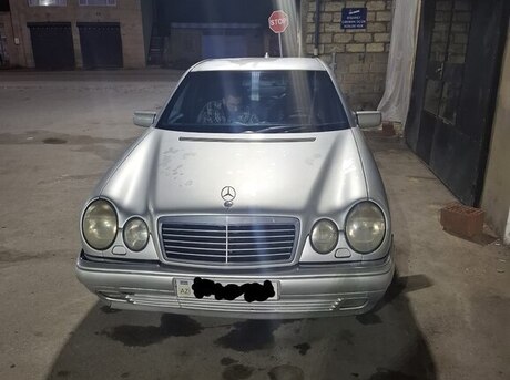 Mercedes E 230