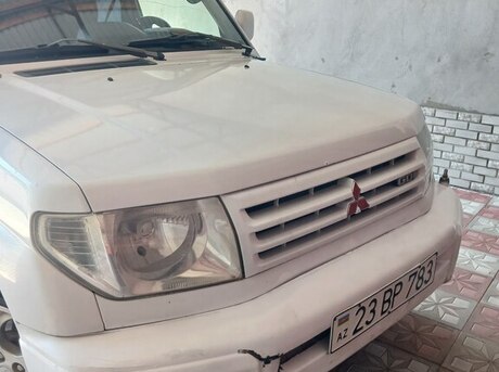Mitsubishi Pajero io