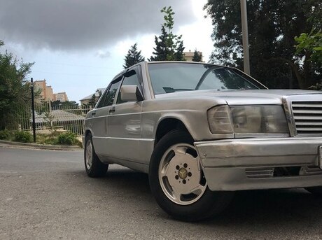 Mercedes 190