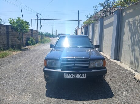 Mercedes 190