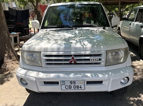 Mitsubishi Pajero io