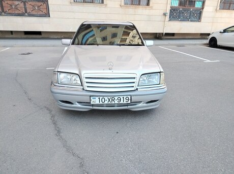 Mercedes C 200
