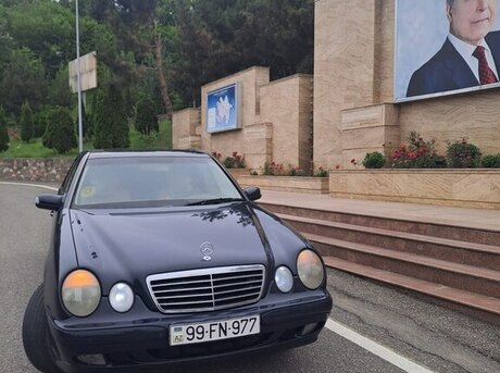 Mercedes E 240