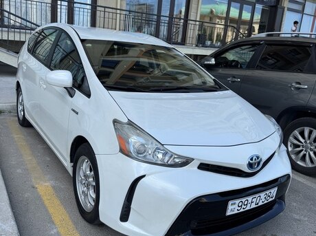 Toyota Prius V