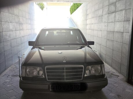 Mercedes 230 E
