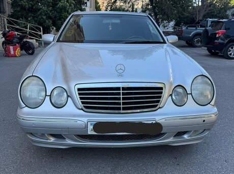 Mercedes E 240