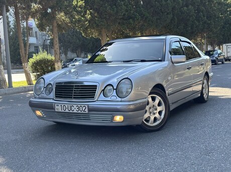Mercedes E 230
