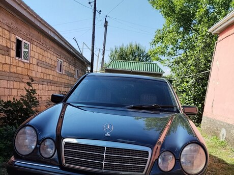 Mercedes E 230
