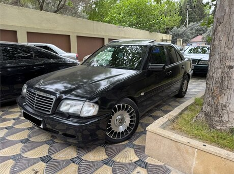 Mercedes C 200