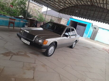 Mercedes 190
