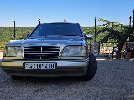 Mercedes E 220
