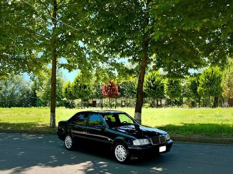 Mercedes C 200
