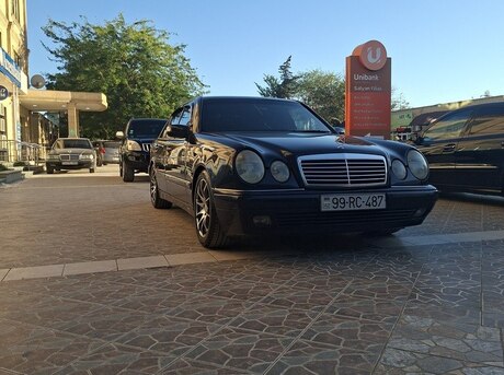 Mercedes E 240