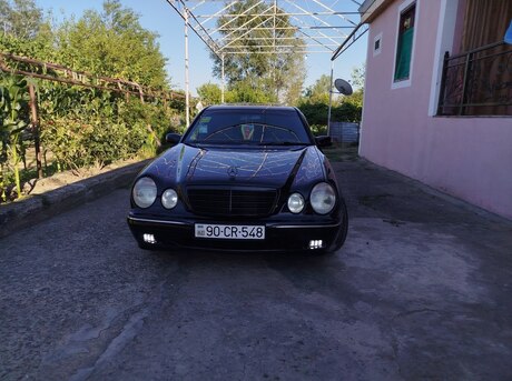 Mercedes E 240