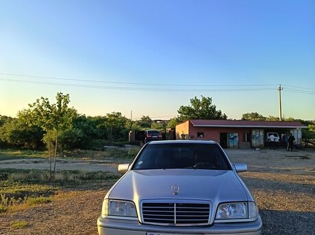 Mercedes C 180