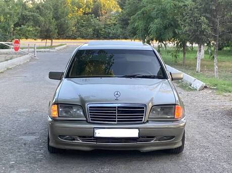 Mercedes C 200