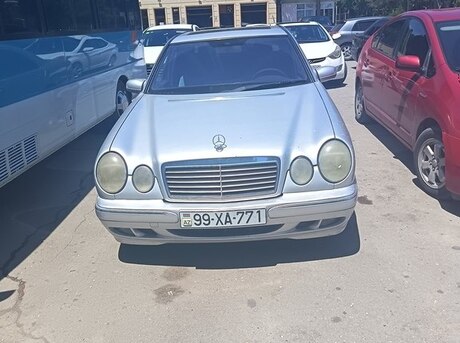 Mercedes E 240