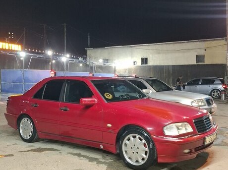 Mercedes C 200