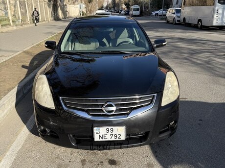 Nissan Altima