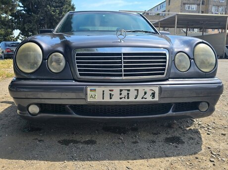 Mercedes E 230