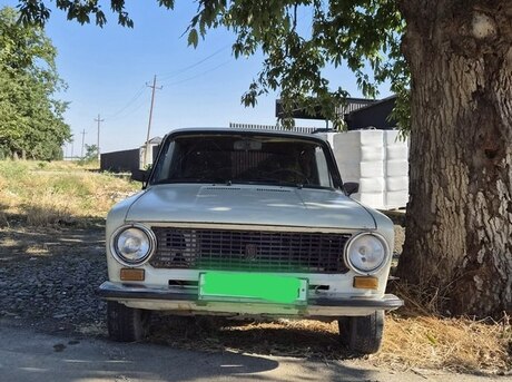 LADA (VAZ) 21011