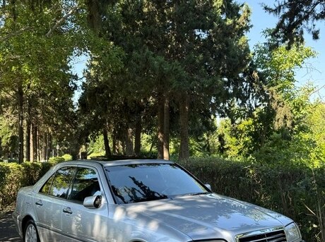 Mercedes C 200
