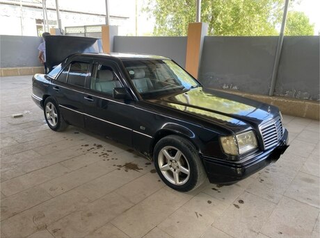 Mercedes 220 E
