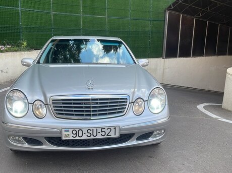Mercedes E 240