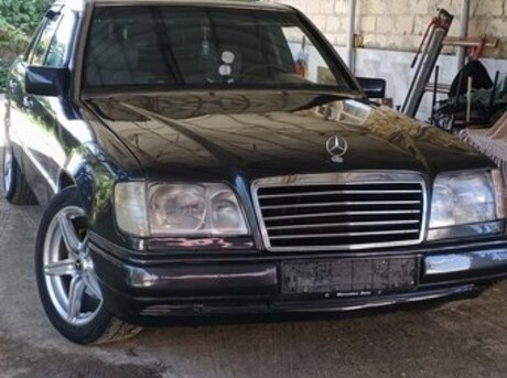 Mercedes 220 E