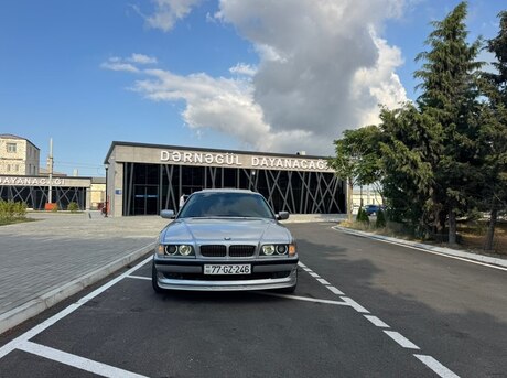 BMW 728