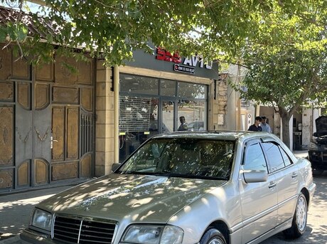 Mercedes C 230